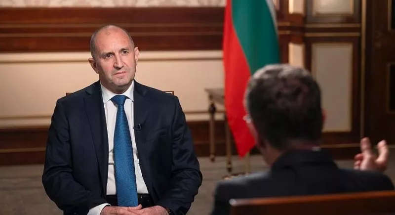 Радев пред CNN: Без референдум за еврото се подкопава доверието на българите към институциите