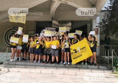 Състезатели по гребане и кану-каяк излязоха на протест, принудиха кмета да оттегли точката