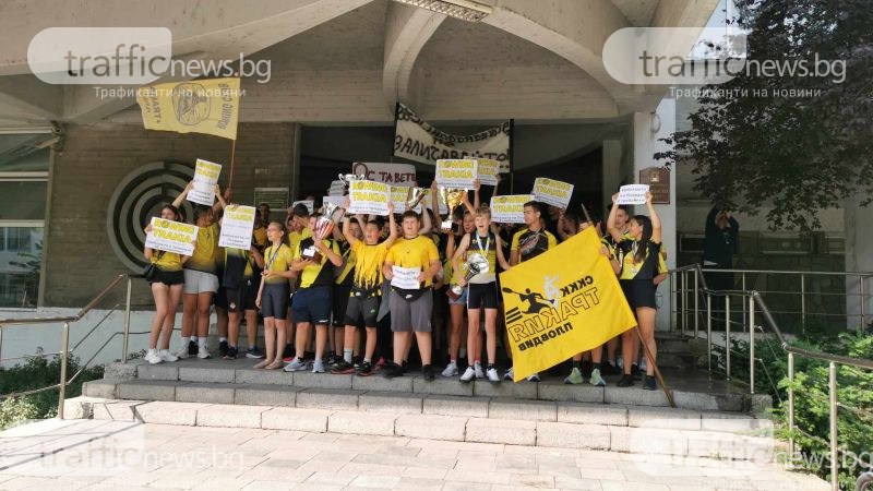 Състезатели по гребане и кану-каяк излязоха на протест, принудиха кмета да оттегли точката