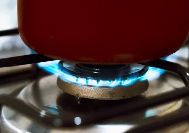 Мъж е с изгаряния след взрив на газова бутилка в апартамент в Хасково