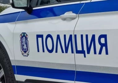 Полицията задържа 17-годишен за счупена витрина в Пловдив