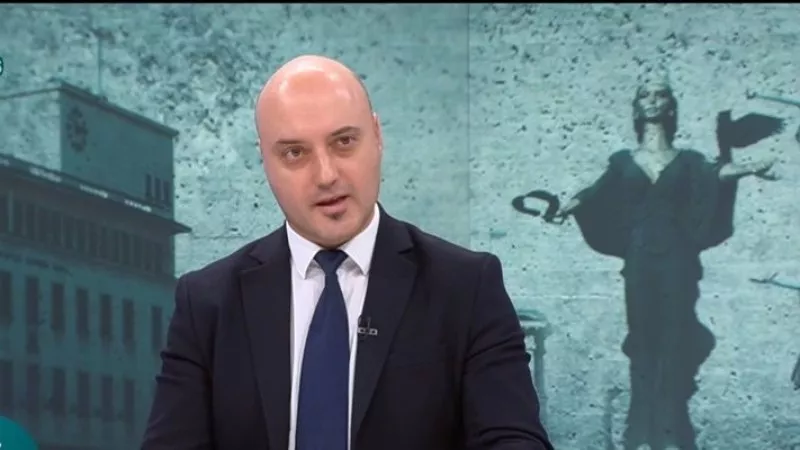 Атанас Славов за искания референдум: Всичко показва, че Радев ще участва в политиката, но кога?