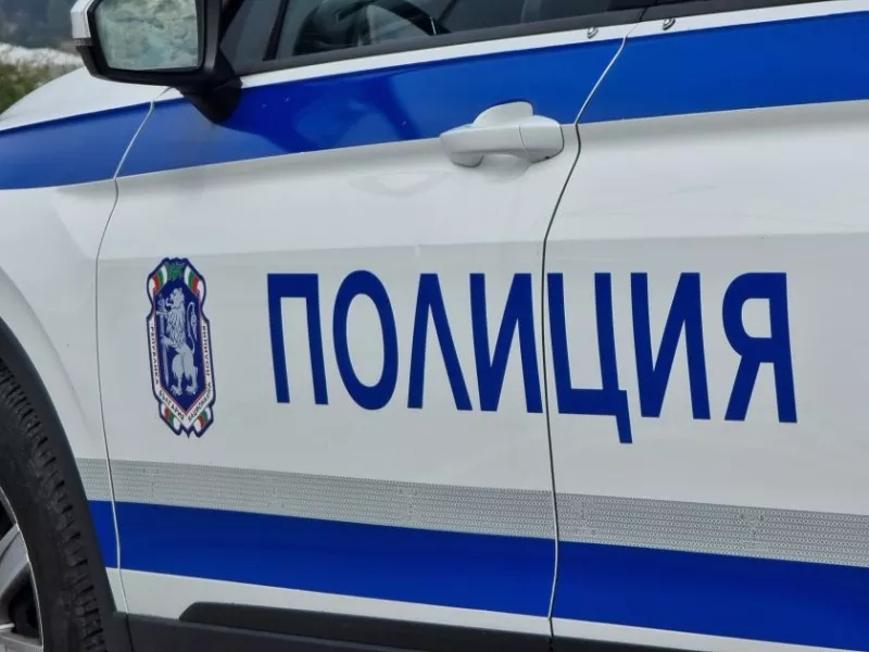 Полицията задържа 17-годишен за счупена витрина в Пловдив
