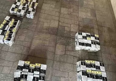 В момента на продажбата: Двама мъже са задържани за търговия със 150 кг безакцизен тютюн за наргиле