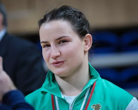 Жените на Юнак Локомотив (Русе) с отборната титла на Държавното по борба в Пловдив