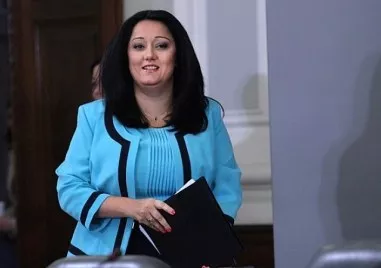 Лиляна Павлова за еврото: Страхът не е стратегия