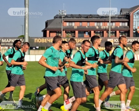 Ботев започна с 20 играчи и много неясноти
