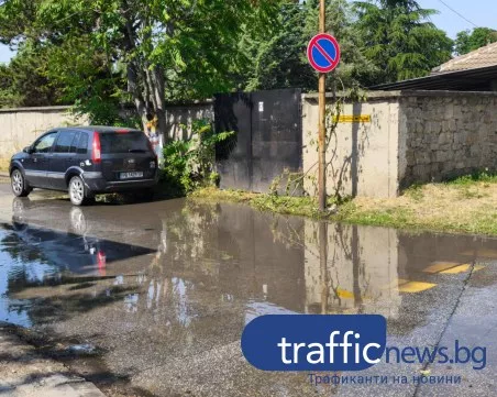 Пешеходна пътека е под вода заради ВиК авария в Пловдив