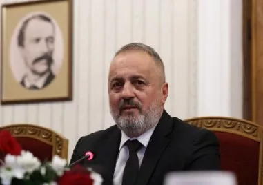 Серия срещи и извънредно заседание в парламента по казуса с