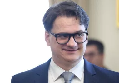 Мариан Бачев цитира Алиса и опроверга, че е намалил бюджета за култура