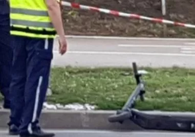 Тежко остава състоянието на 18-годишния младеж, паднал от тротинетка в Сандански