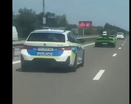 Защо полицейска кола ескортира скъпо Ламборгини по АМ 
