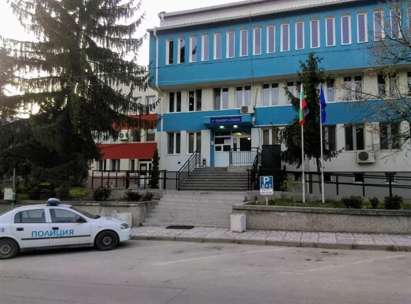 20-годишна софиянка потроши автобил в Пещера