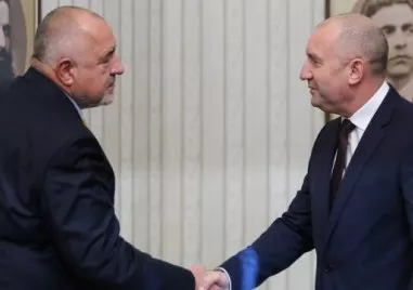 Борисов: Радев не спира да лети с Еърбъса, върнахме българите с граждански полет