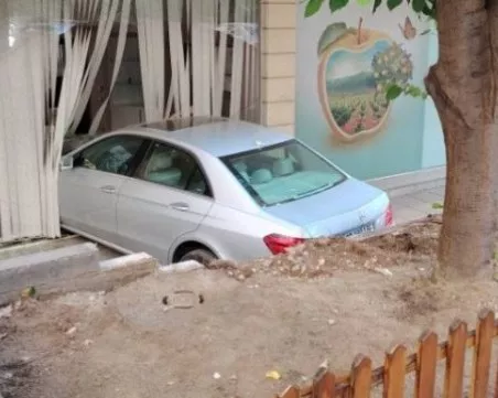 Зрелищна катастрофа в София се размина без жертви