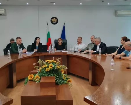 Областният съвет за тристранно сътрудничество предлага пакет от мерки за подобряване на грижата за възрастни хора