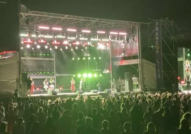 In Grit която стана звезда с френскоезичния хит Tu es foutu