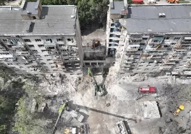 Поне един загинал и най малко 14 ранени е резултатът в