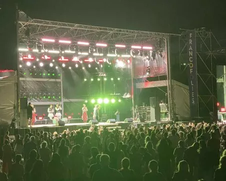 Италианката In-Grit пя вълшебно 