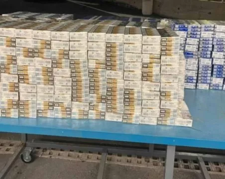 Гранична полиция откри контрабанди цигари, укрити под ламинат
