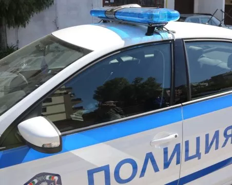 Малолетен отмъкна пари от незаключена кола в Пловдив