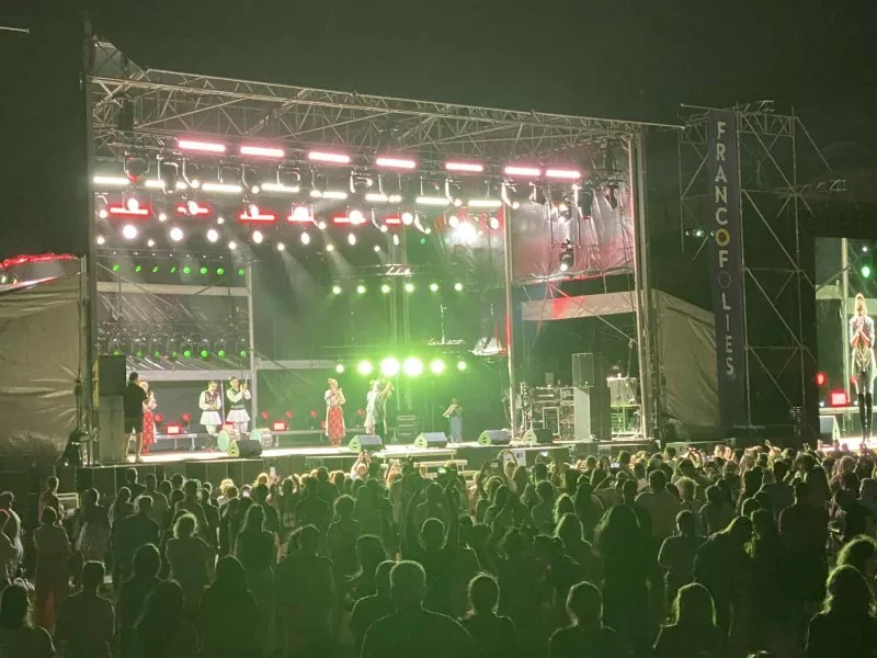 Италианката In-Grit пя вълшебно