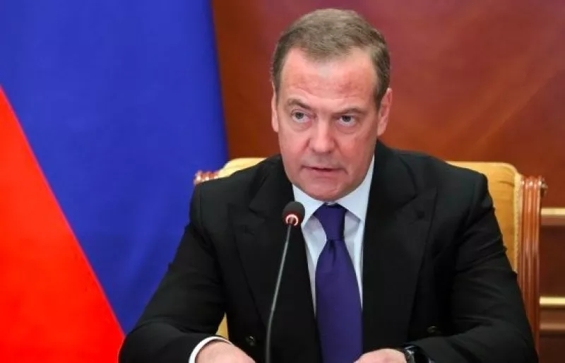 Медведев заплаши Украйна с ядрено оръжие
