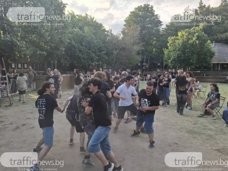 Втори ден здрав рок тресе Младежкия хълм
