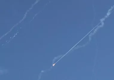 Иран атакува най-голямото летище в Израел
