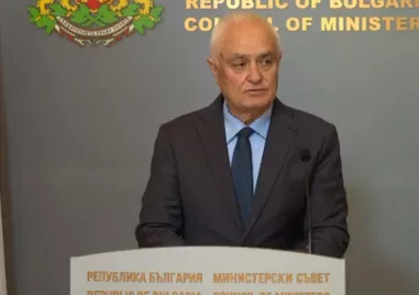 МС: Няма пряка военна заплаха за България след ударите на САЩ по Иран