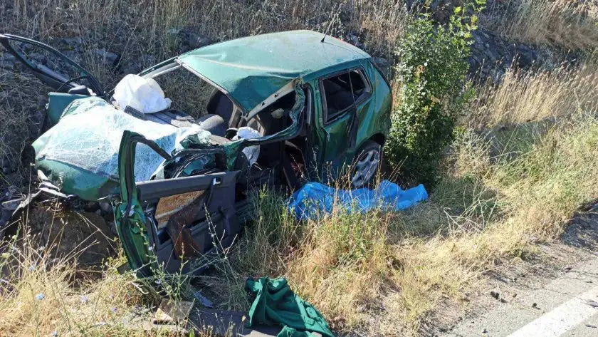 Два автомобила се удариха челно тази сутрин около 7 40 ч