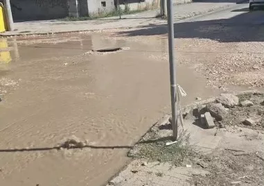 ВиК авария на кръстовище в Кючука, пловдивчани смятат, че е нов водопровод на ул. „Петър Стоев