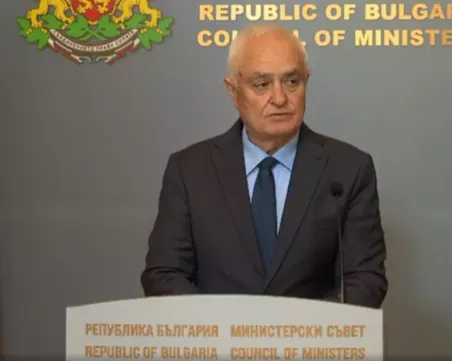 МС: Няма пряка военна заплаха за България след ударите на САЩ по Иран