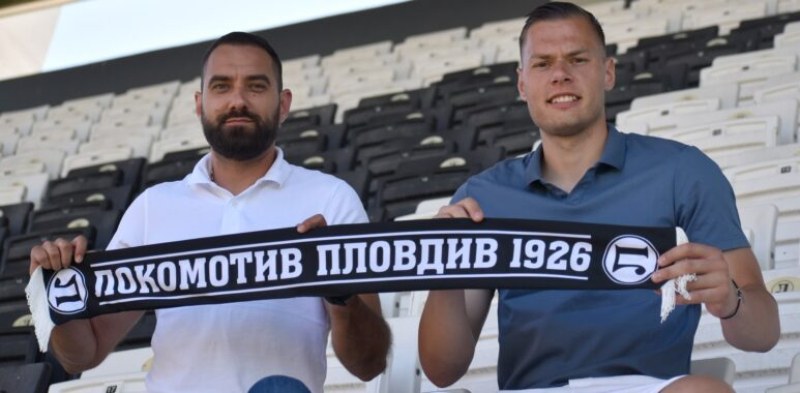 Локо удължи договора на вратаря си