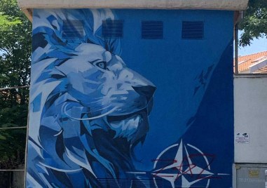 Докога?! Надраскаха със Z-ки графита по случай 20 години НАТО в центъра на Пловдив