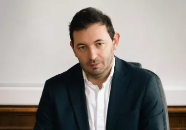 Полиция изведе зам.-кмета Барбутов след акцията на Антикорупционната комисия в Столична община