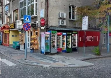 НАП удари магазин за цигари и алкохол в центъра на Пловдив, ел.техник метнал важни документи в боклука