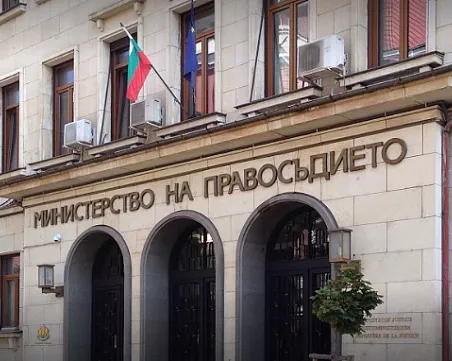 Правосъдното министерство отрече да има теч на лични данни от Търговския регистър, обвини Google
