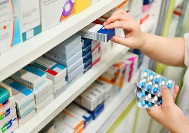 Бавят се процедурите за безплатни антибиотици за деца