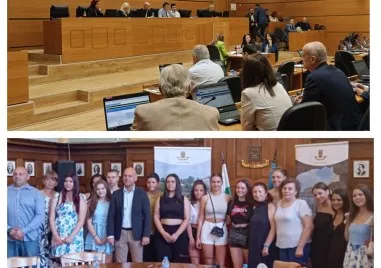 В момента имаме сесия на Общинския съвет Реших обаче че