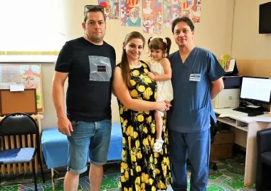 Специалистите от УМБАЛ „Свети Георги спасиха дете с рядък и тежък Синдром на късо тънко черво