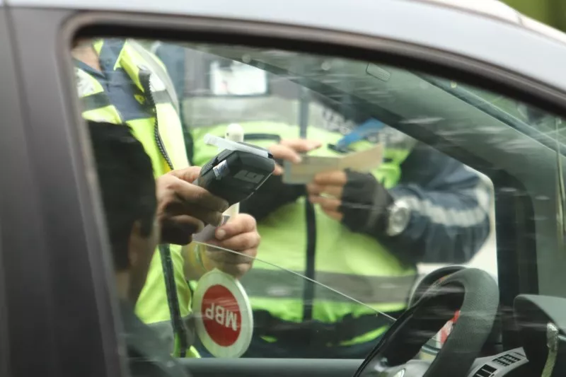 Пиян шофьор опита да избяга от полицията в Ракитово, задържаха го с 2 промила алкохол