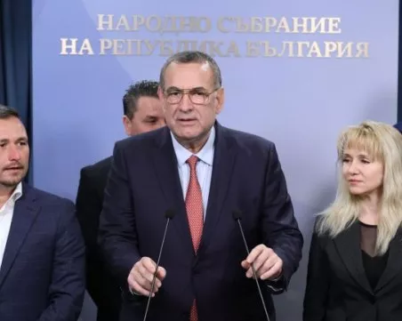 Групата на Ахмед Доган в парламента вече официално носи името „Алианс за права и свободи