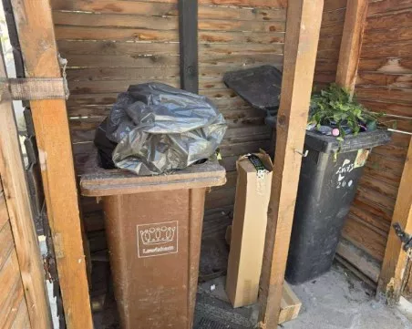 Препълнени контейнери тормозят жители на Белащица