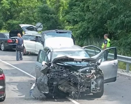 Шестима пострадали при тежка катастрофа в района на Банско