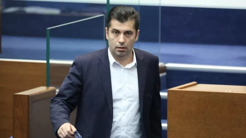 Кирил Петков ще подаде оставката си в понеделник