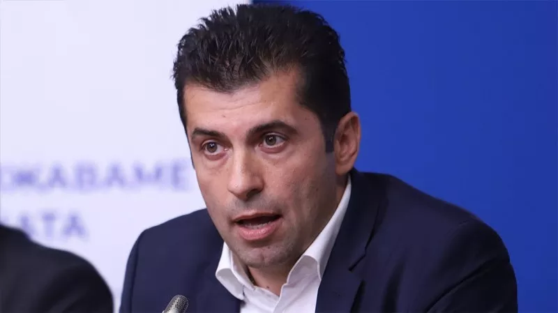 Петков подал молба за отпуск, а не за прекратяване на мандата му