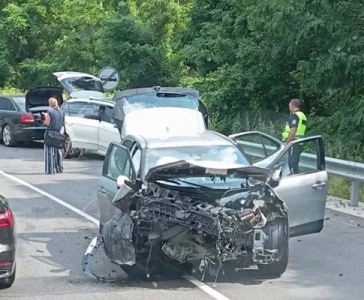 Шестима пострадали при тежка катастрофа в района на Банско