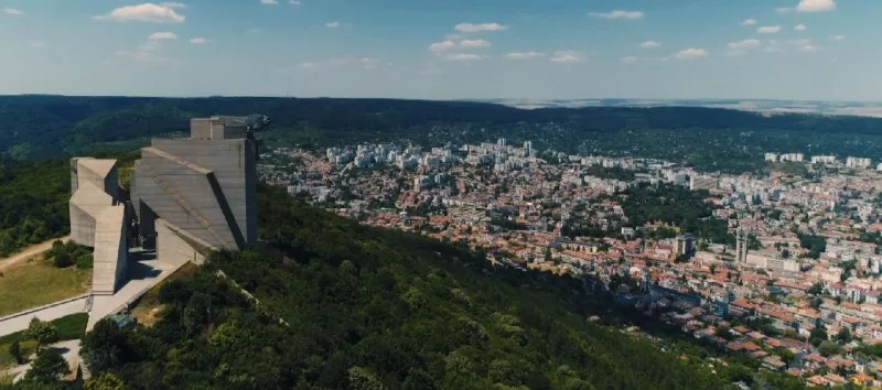 Търсят собственика на черния леопард, провериха над 30 имота