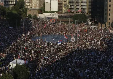 Многохиляден протест в Сърбия дава ултиматум на правителството